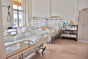 Foto leere Krankenhausbetten