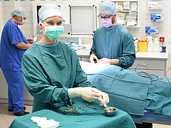 Im ambulanten OP-Bereich der Hautklinik werden Patienten mit krankhaften Hautveränderungen operiert.