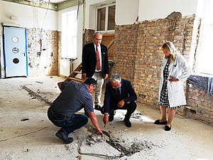 Architekt, Rudolp, Reisinger und Stahl auf der Baustelle