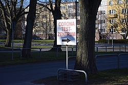 Schild Testzentrum