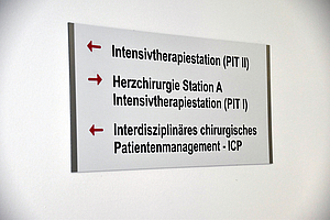 Ausschilderung der Station in der Klinik