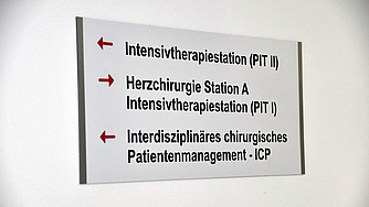 Ausschilderung der Station in der Klinik
