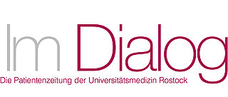 Logo Patientenzeitung Im Dialog in grau und rot