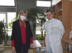 Ina Kosianova besucht Dr. Daniel Dubinski in der Universitätsmedizin Rostock