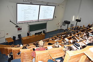 Semesterstart - Studenten im Hörsaal