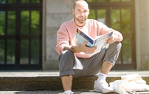 Student und Pflegefachkraft