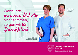 Plakat mit Spruch und zwei Menschen