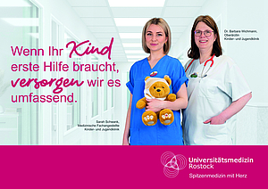 Plakat mit Spruch und zwei Menschen