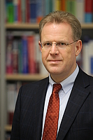 Porträt Prof. Dr. Burkhard Hinz
