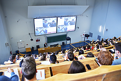 Semesterstart - Studenten im Hörsaal