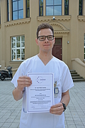 Assistenzarzt Dr. Malte Jäschke freut sich über die Auszeichnung
