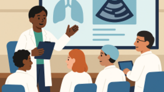 4 Personen sitzen und hören gespannt einer Person vor einer Tafel zu.