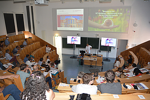 Live-Übertragung in den Hörsaal der Anatomie. 