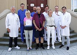 Das interdisziplinäre Ärzteteam der Unimedizin Rostock mit Thomas und Carmen Krause