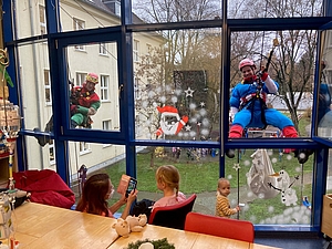 Blick aus dem Fenster zu Höhenrettern